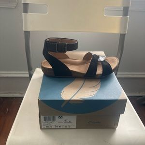 Clarks “Un Peri” Black Leather Sandals, sz 7.5